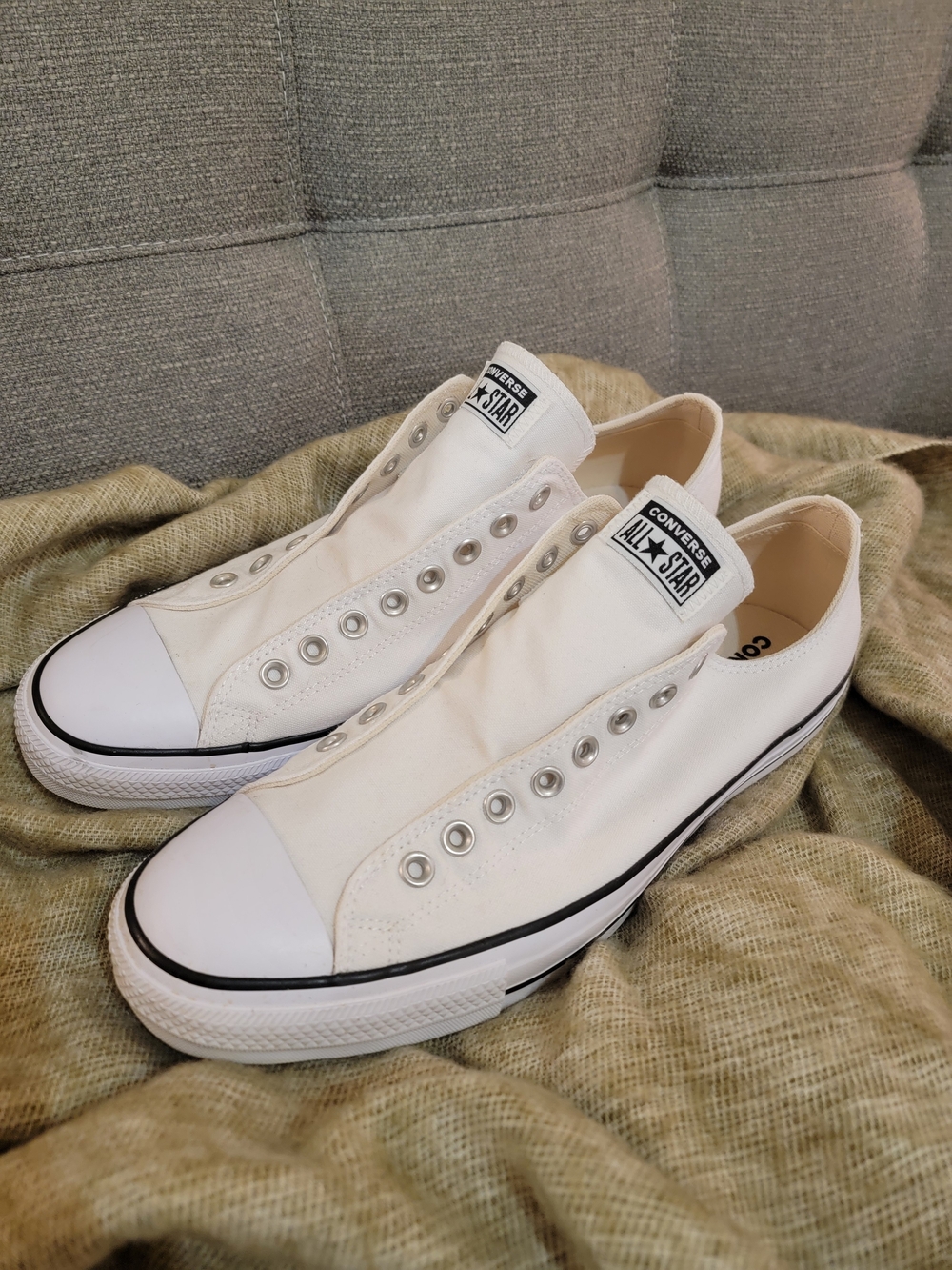 Converse Chuck Taylor All Star Low Top Slip-On Mens 13 US Sneakers in Cream